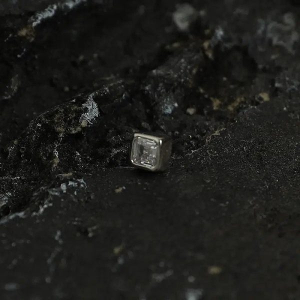 Square Diamond Stud Earrings Online Sale - Image 4